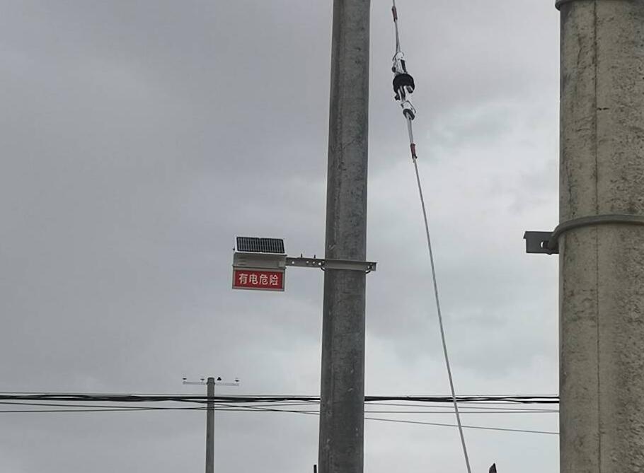 甘肅電力安裝防外破警示牌，為電力防護增添“保護傘”